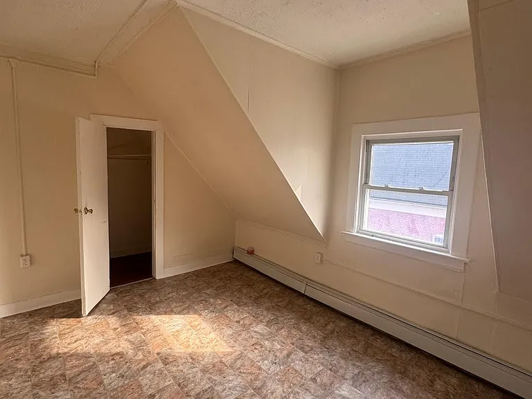 17-19 Roosevelt St #19B — Photo 2