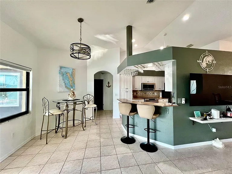 426 NW 37th Pl — Photo 14