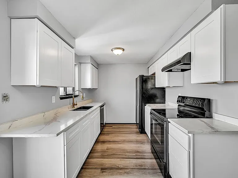 912 Algona Blvd N #B — Photo 4