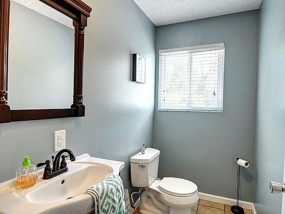 5th image of 4719 Victoria Ave