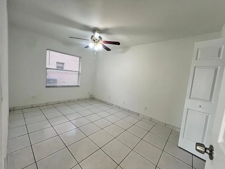1096 Staghorn St — Photo 14