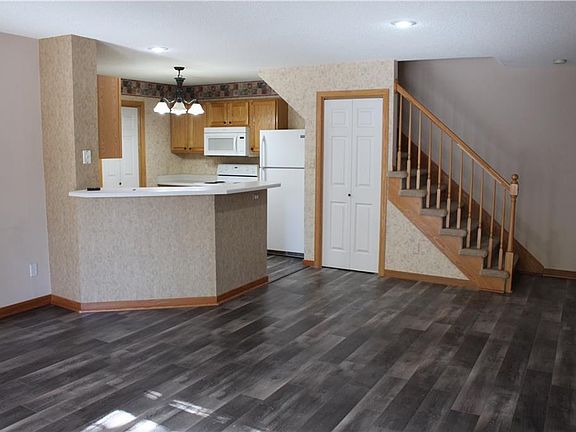 4th image of 6855 Woodland Ave Unit 407