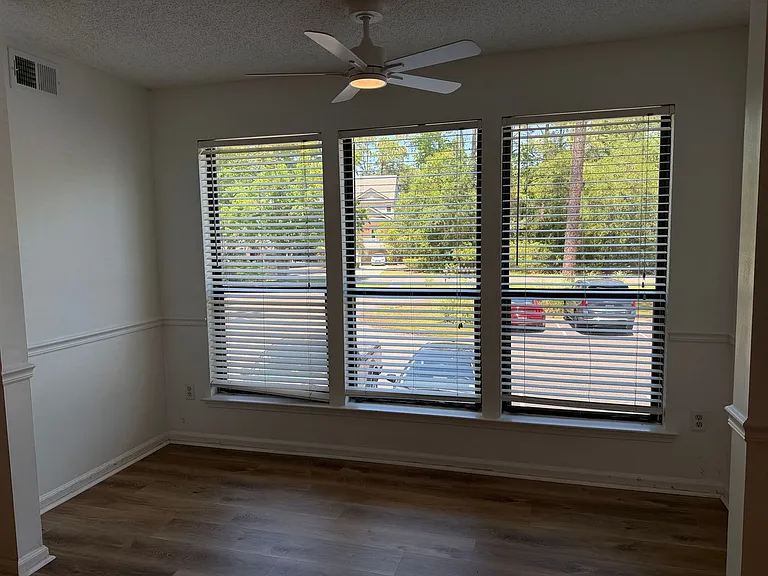 13 Forest Cove Cv — Photo 4