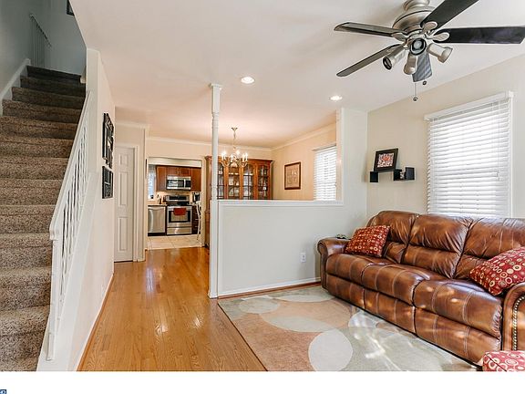 5th image of 410 Llanerch Ave