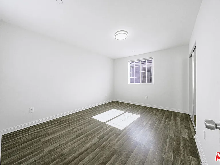 10952 Wilmington Ave #10952 — Photo 9