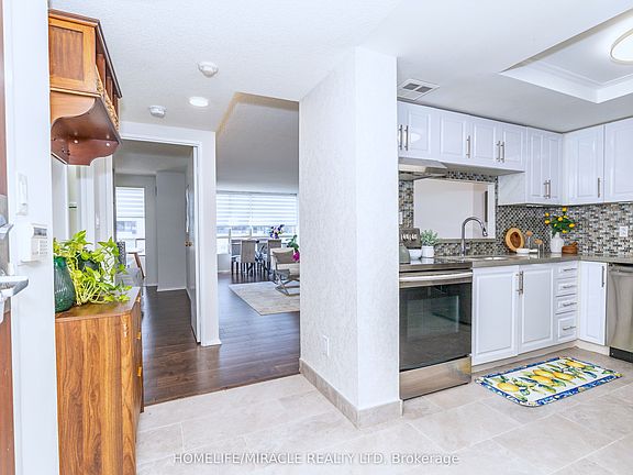 4th image of 5785 Yonge St #306