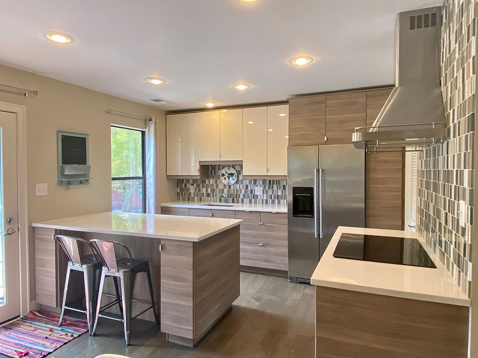 1st image of 431 W 10th St #431