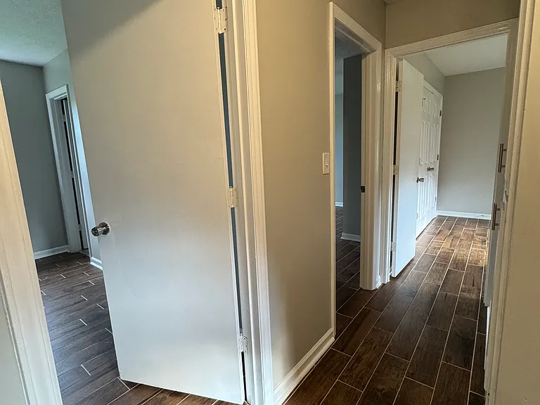 6241 Schomburg Rd — Photo 11