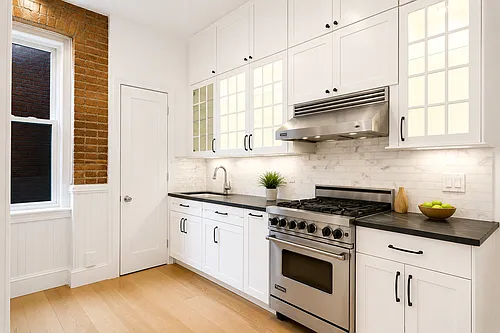 80 Charles St #1E Photo 1