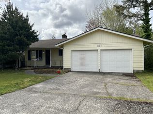 2104 17th St, Florence, OR 97439