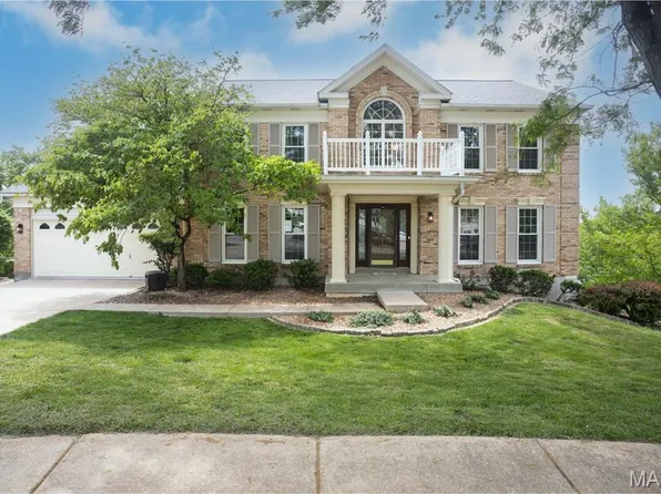 712 Carman Oaks Ct, Ballwin, MO 63021