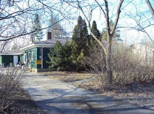 2880 Iowa Dr, Troy, MI