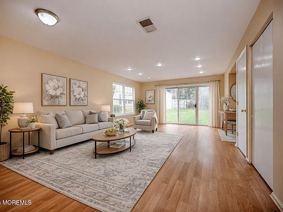 5th image of 28 Morgan Pl Unit 28