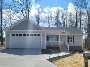 18 Northwoods Ct, Hendersonville, NC 28792