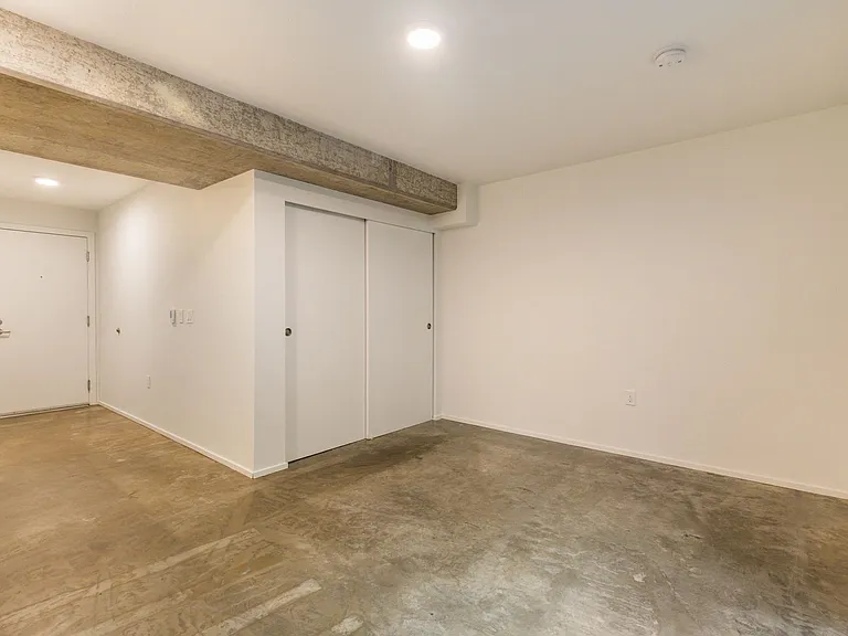 722 E Pike St — Photo 97