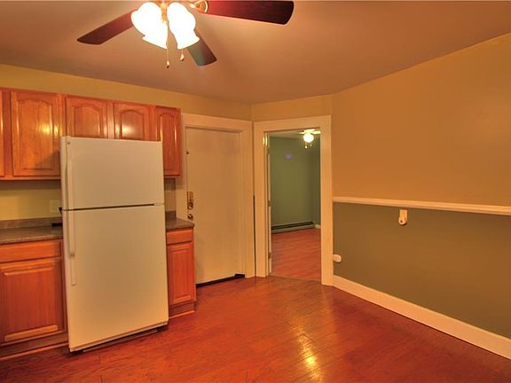 2nd image of 920 Hawley Ave #2