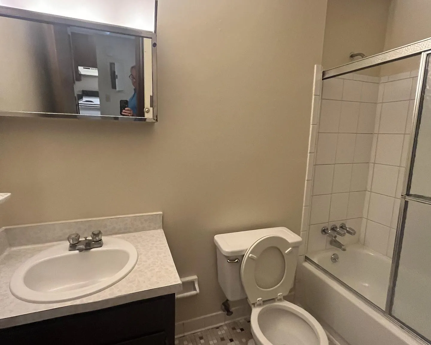 1 bed, 1.0 bath, $695 — Photo 3