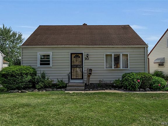 2nd image of 90 Nicholas Dr N