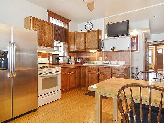 5th image of 2852 W Dickens Ave Floor 1