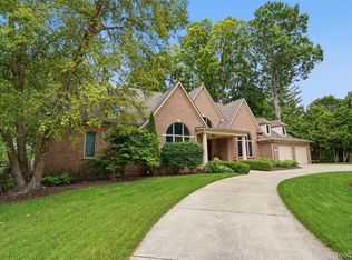 5110 Kitson Ln, West Bloomfield, MI 48324