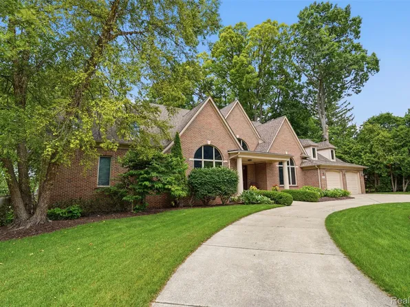 5110 Kitson Ln, West Bloomfield, MI 48324
