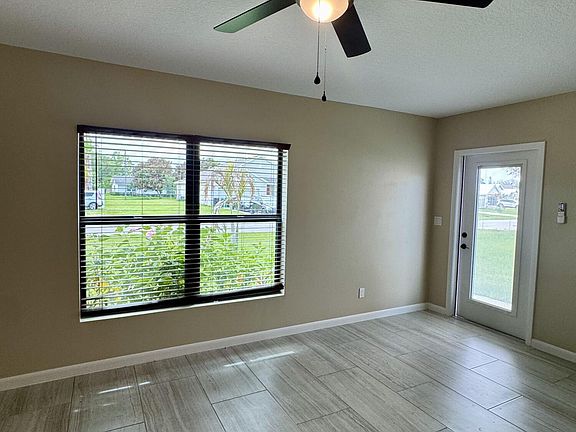 4th image of 2381 SE Pinero Rd