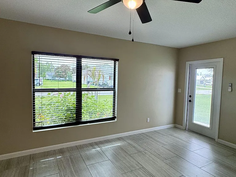 2381 SE Pinero Rd — Photo 4