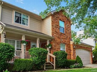 340 Hartland Dr, Troy, MI 48083