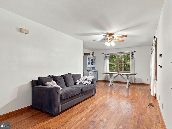 4th image of 5273 True Blue Rd
