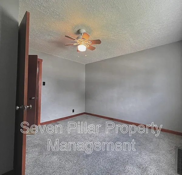 504 Martin St — Photo 9