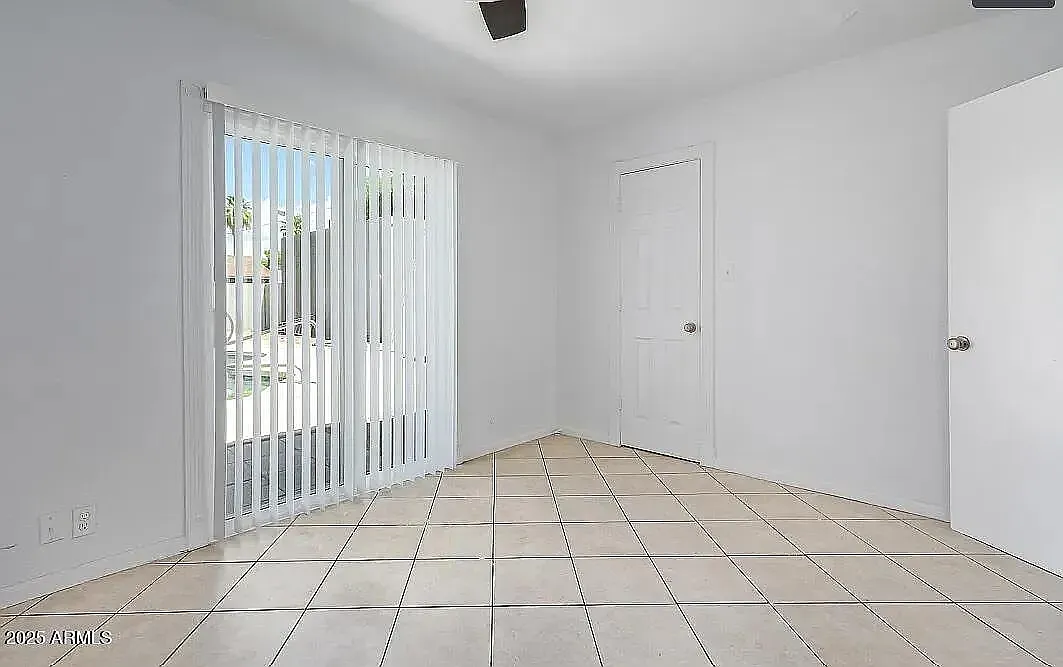 1372 W 15th St — Photo 3