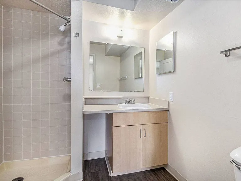 Indian Lakes Apartments — Photo 40