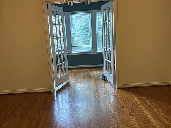 2nd image of 2349 Wroxton Rd