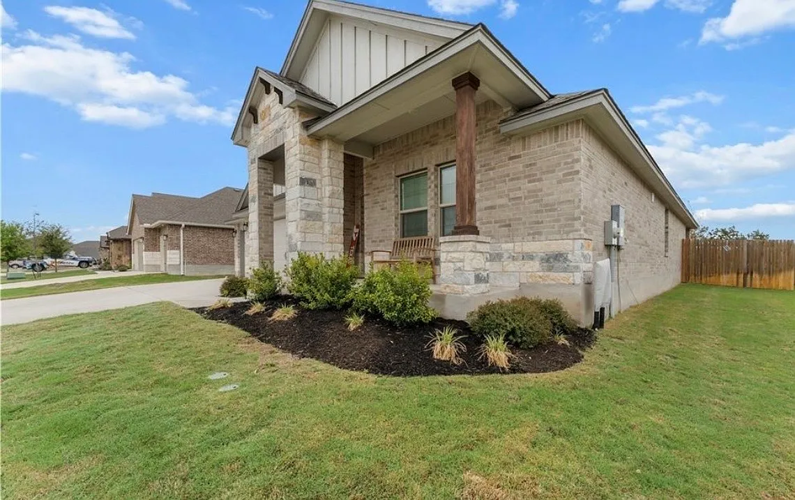 3 bed, 1797 sqft, $2,500 — Photo 2
