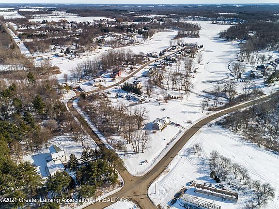 4th image of 33 Lakeside Dr