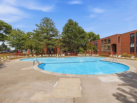 3rd image of 255 Westview Dr APT 308