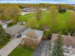 105 Oriole Pkwy W, Elmira, ON N3B1C2