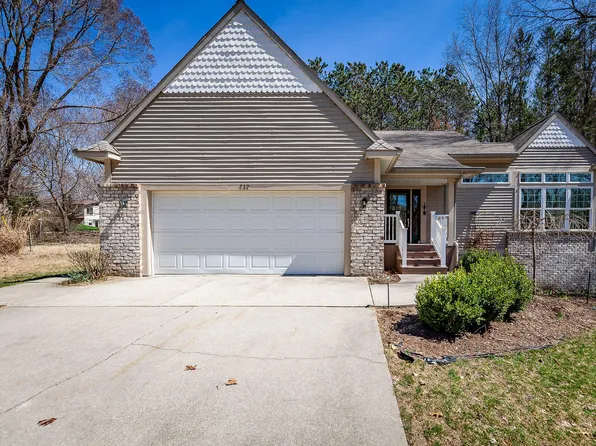 717 Warner St, Whitehall, MI 49461