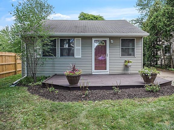 2nd image of 4040 Chenlot Ln