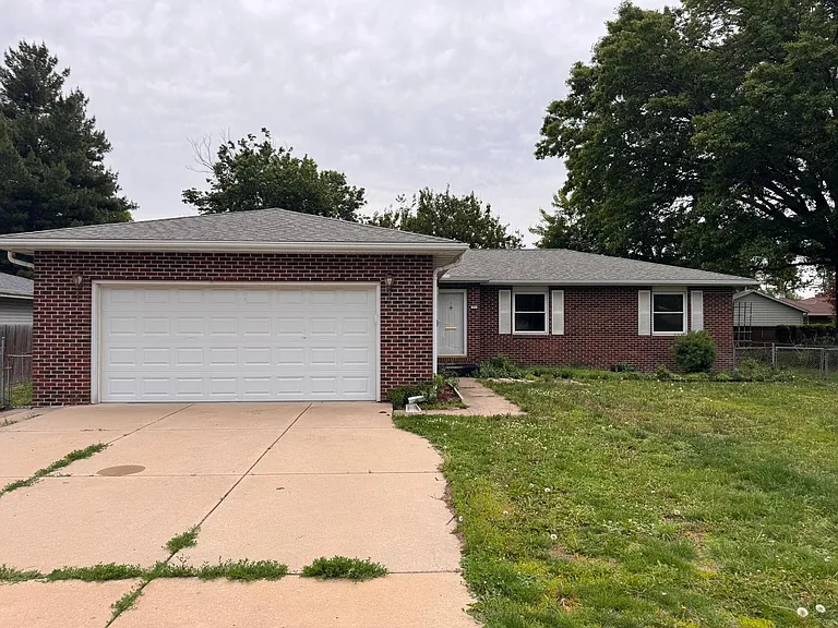 2919 W Rohmann Ave — Photo 1