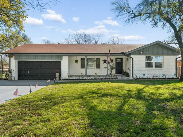 911 Vine St, Euless, TX 76040