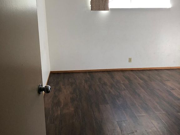 4th image of 552 S Eden Ave