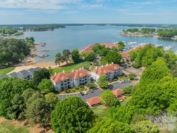 17919 Kings Point Dr APT C, Cornelius, NC 28031