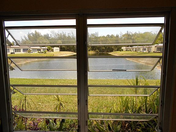 quiet end unit with nice breezes off lake