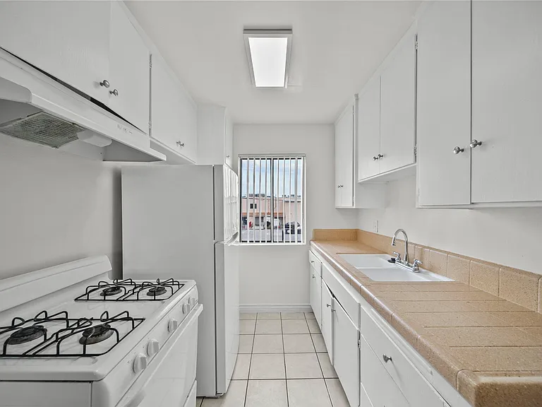 8371 Northgate Ave #16 — Photo 9