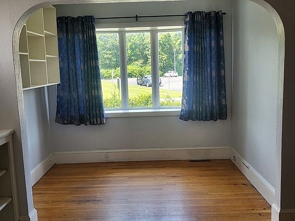 5th image of 83 Lamb St