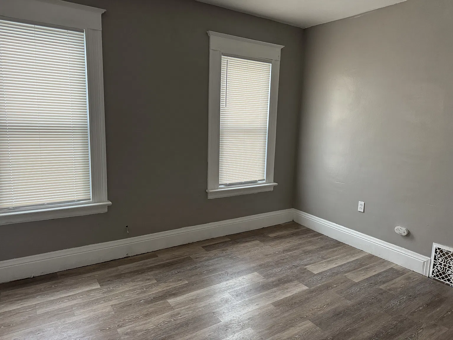 215-217 Emerson Street - 215 UP — Photo 3