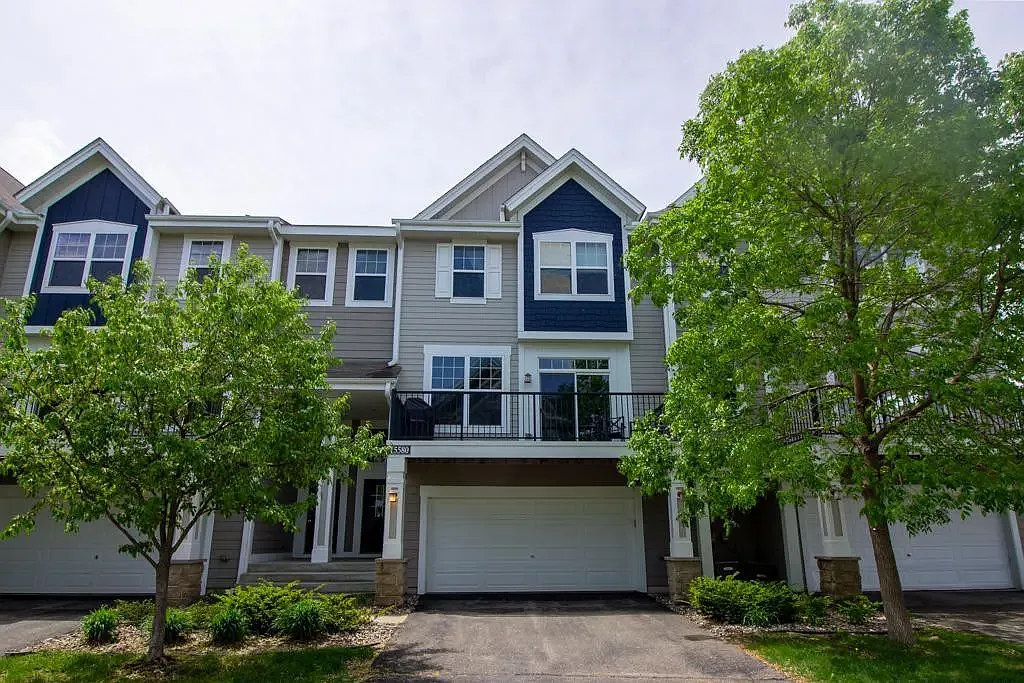 2 bed, 1.5 bath, 1728 sqft, $2,395 — Photo 1