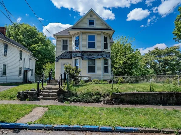 1045 Laird Ave, Parkersburg, WV 26101