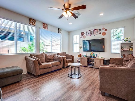 4th image of 24229 Hazelnut Ave